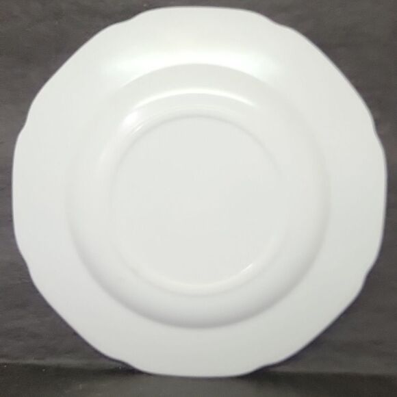 Vtg Harvest Milk Glass Dinner Plates 9 7/8" Colony Grape & Leaf Pattern Set Of 2 - Picture 5 of 6